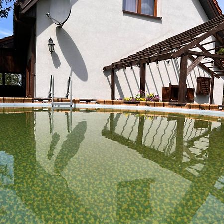 Uroczy dom nad jeziorem Śniardwy tuż obok plaży Nowe Guty Zewnętrze zdjęcie