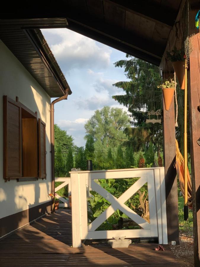 Uroczy dom nad jeziorem Śniardwy tuż obok plaży Nowe Guty Zewnętrze zdjęcie